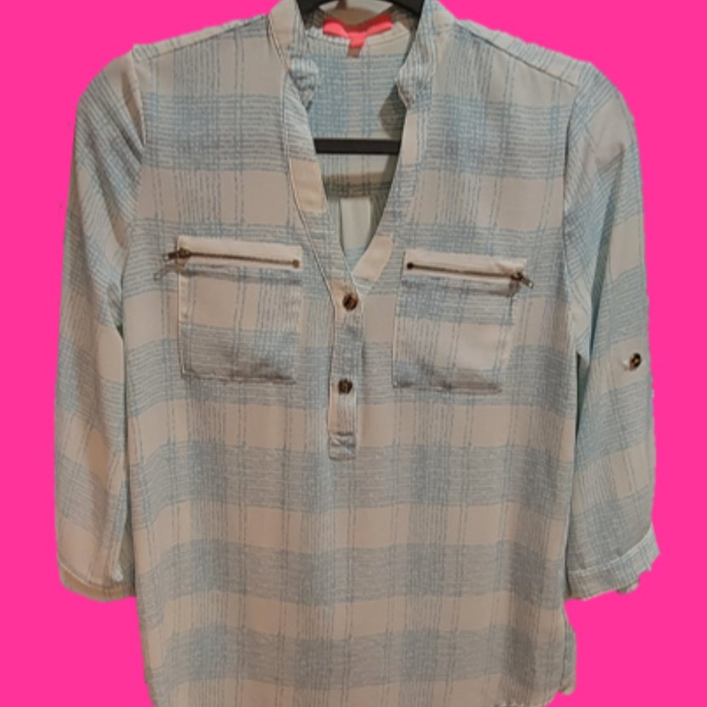 Tab-sleeve, white and light blue blouse - Picture 2 of 7